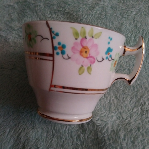 Phoenix Bone China Teacup & Saucer - Picture 4 of 6
